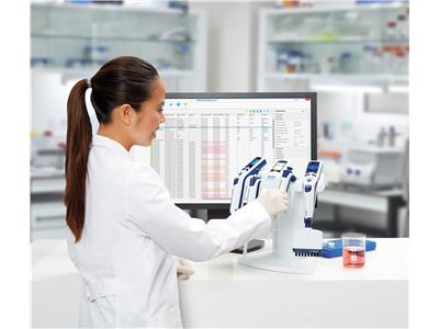 PipetteX_4.0_Asset.screen_SmartStand.Researcher.Lab-VI-I-RNN-20230622-00181669.jpg