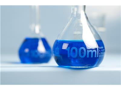flasks_blue_liquid_close-up_E06JMY-VI-I-LTC-20221011-00076007.jpg
