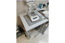 stół pod wagę laboratoryjną
