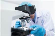 Jakie standardy ubioru obowiązują w środowisku laboratoryjnym?