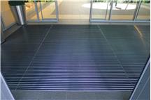 Systemowe wycieraczki wejściowe - czym są, jakie są ich zalety?