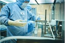 Kapslownica Flexicon oraz pompy Watson-Marlow zapewniają Torbay Pharma wysoką jakość zamknięcia