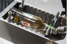 Urządzenie do testów uderzeniowych zamknięć butelek